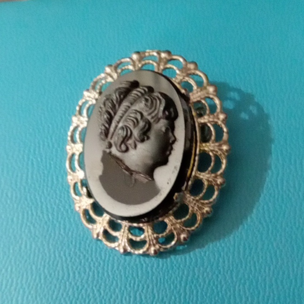VTG Black Cameo Brooch
